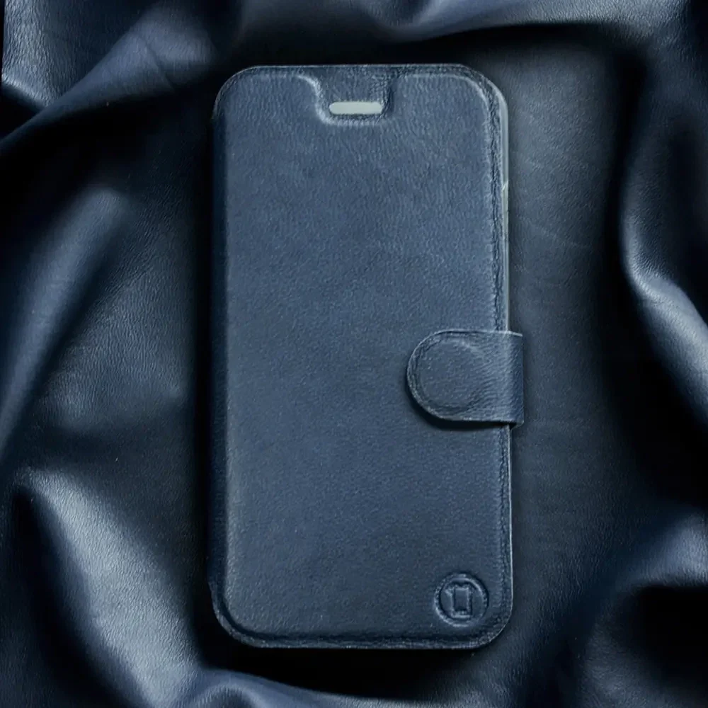 Echtleder Handyhülle für iPhone 16 Pro, Mobiwear Leather, Dunkelblau - Image 2