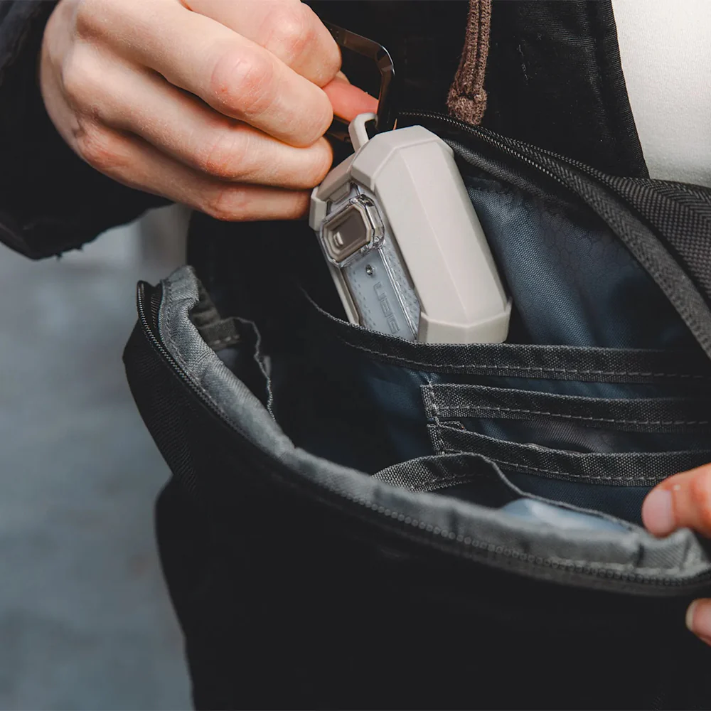Gürteltasche für Handy, Schlüssel und Portemonnaie mit Tracker-Fach, Urban Armor Gear Standard Issue, 1L, Schwarz - Image 8