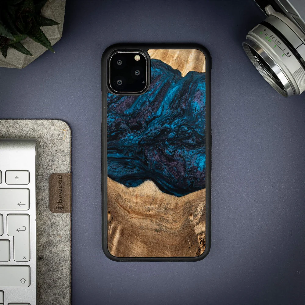 Holzhülle für iPhone 11 Pro Max, Bewood Unique Planets Neptun - Image 2