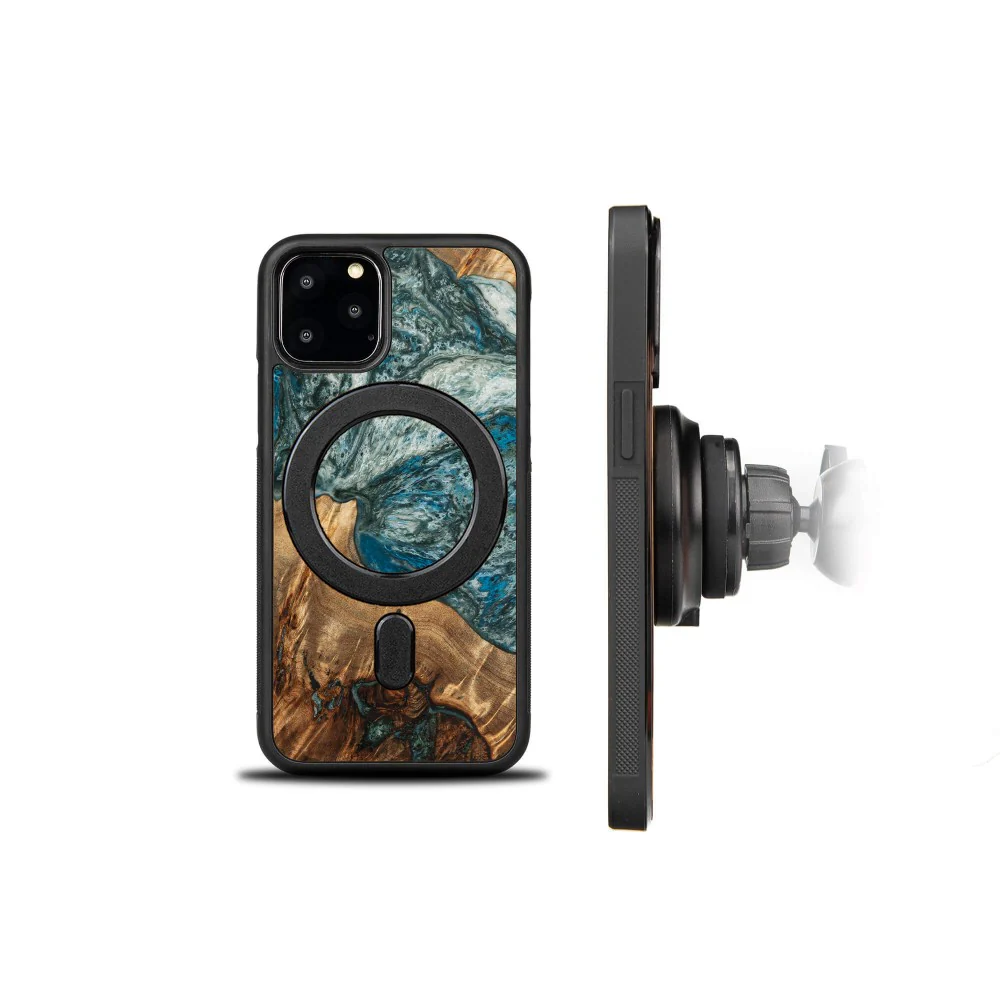 Holzhülle für iPhone 11 Pro, Bewood Unique Planets Erde für MagSafe - Image 2