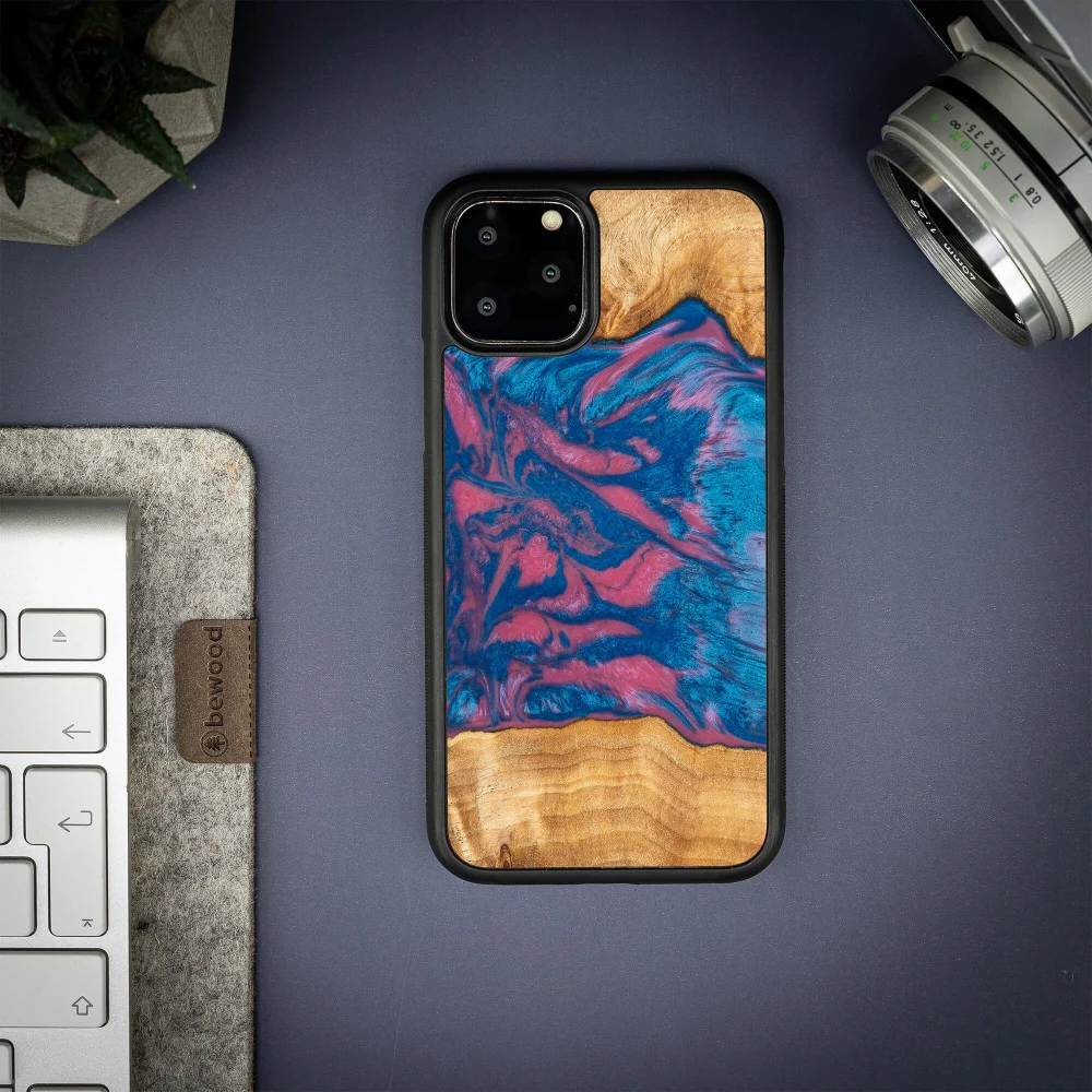 Holzhülle für iPhone 11 Pro, Bewood Unique Neons Vegas - Image 2