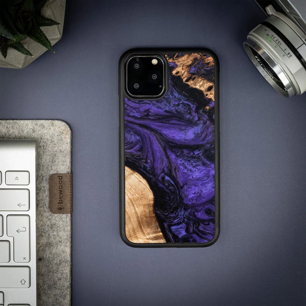Holzhülle für iPhone 11 Pro, Bewood Unique Violet - Image 2
