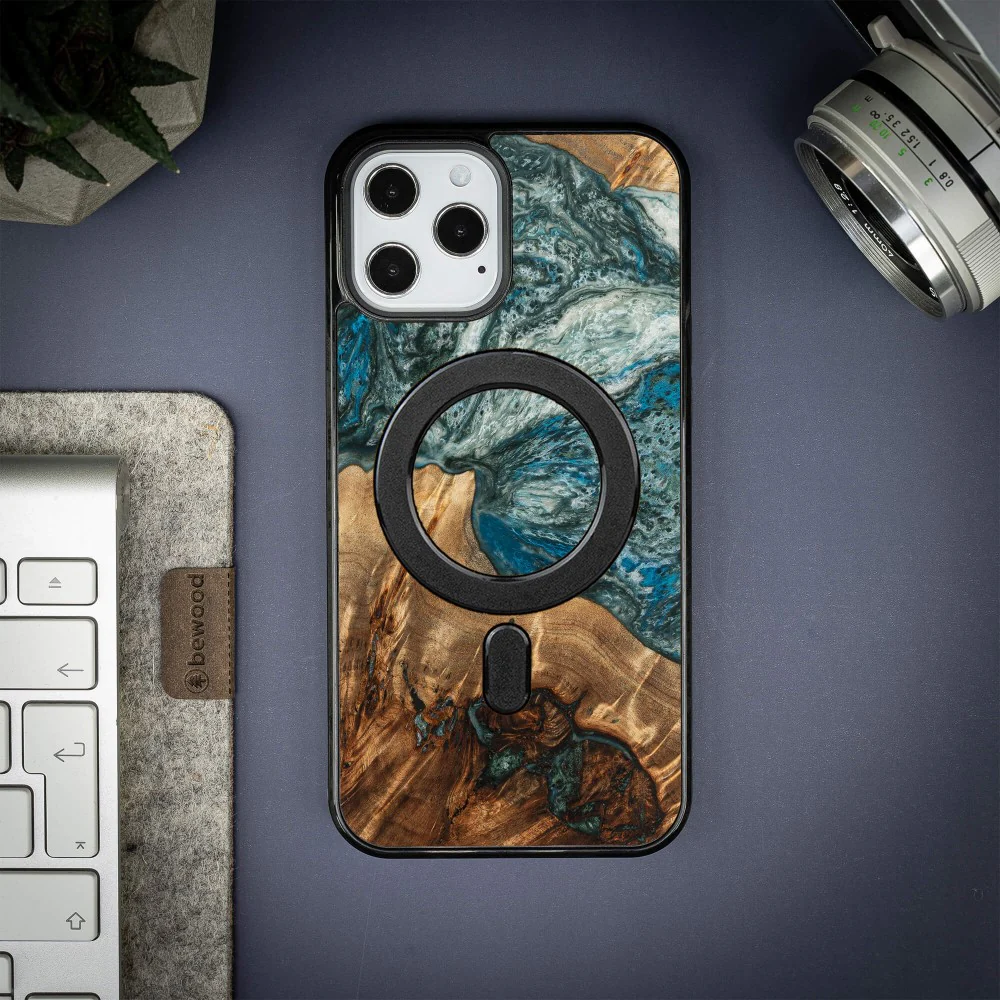 Holzhülle für iPhone 12 Pro Max, Bewood Unique Planets Erde für MagSafe - Image 3