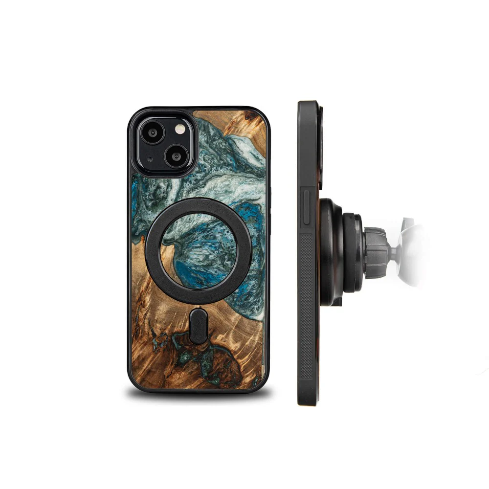 Holzhülle für iPhone 13, Bewood Unique Planets Erde für MagSafe - Image 2