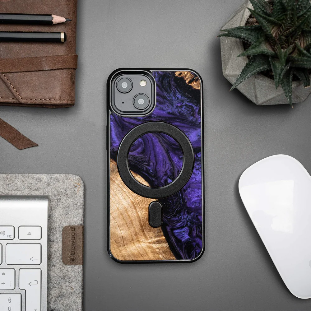 Holzhülle für iPhone 14, Bewood Unique Violet für MagSafe - Image 3
