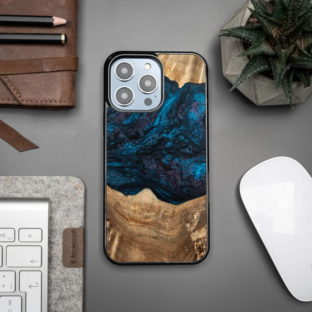 Holzhülle für iPhone 15 Pro Max, Bewood Unique Planets Neptun - Image 2