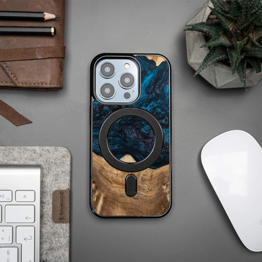 Holzhülle für iPhone 15 Pro, Bewood Unique Planets Neptun für MagSafe - Image 3