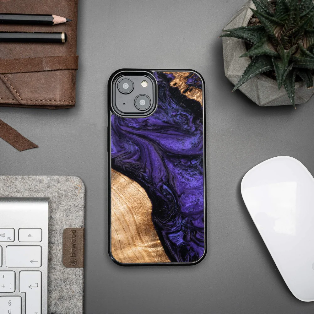 Holzhülle für iPhone 15, Bewood Unique Violet - Image 2