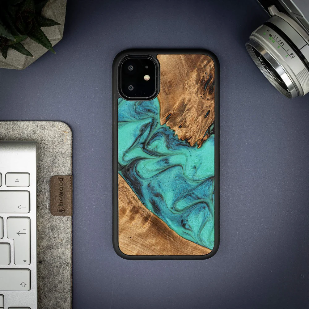 Holzhülle für iPhone 11, Bewood Unique Turquoise - Image 2