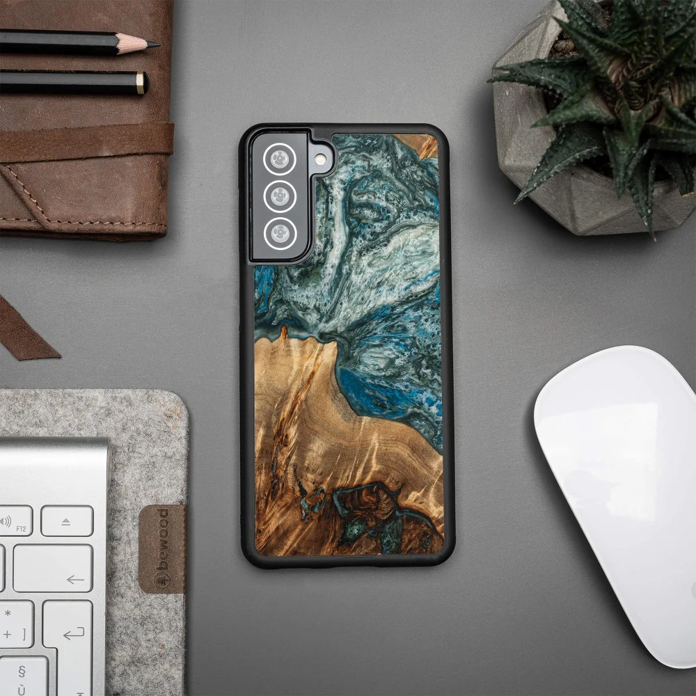 Holzhülle für Galaxy S21 FE, Bewood Unique Planets Erde - Image 2