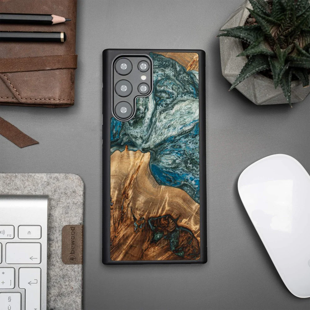 Holzhülle für Galaxy S22 Ultra, Bewood Unique Planets Erde - Image 3