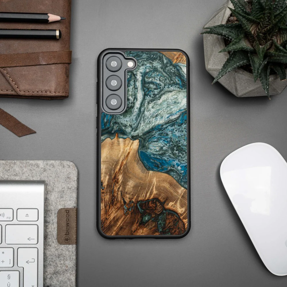 Holzhülle für Galaxy S23 Plus, Bewood Unique Planets Erde - Image 2
