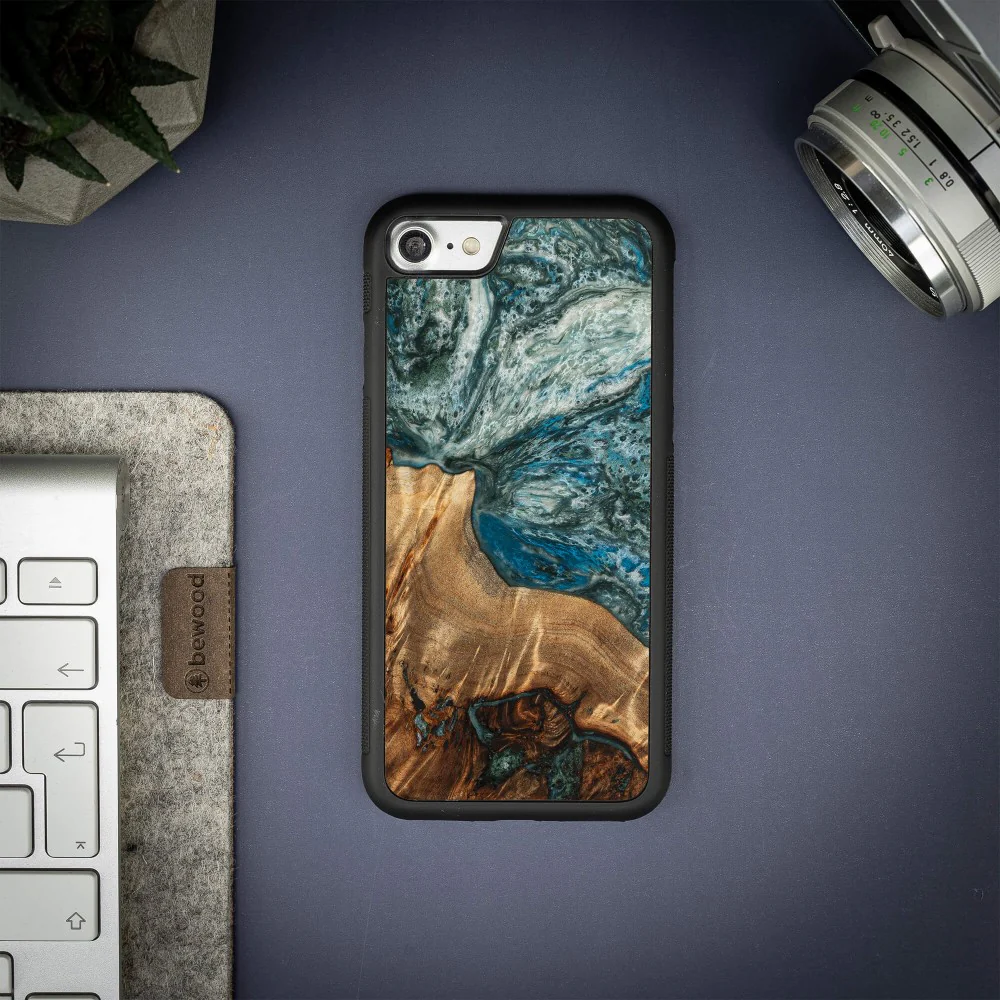 Holzhülle für iPhone SE 2022 / 2020 / 8 / 7, Bewood Unique Planets Erde - Image 2