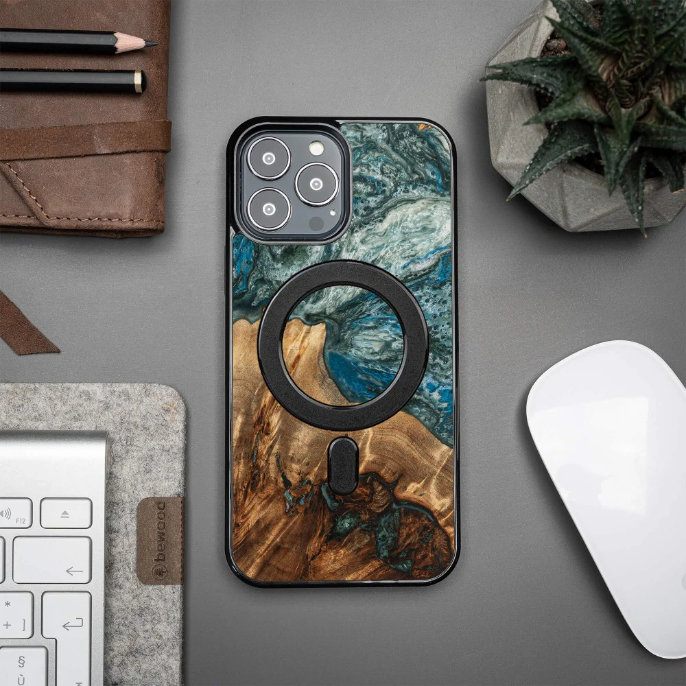 Holzhülle für iPhone 13 Pro Max, Bewood Unique Planets Erde für MagSafe - Image 3