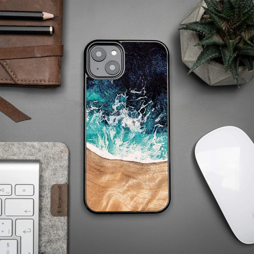 Holzhülle für iPhone 14 Plus, Bewood Unique Dream Island, Blau-Braun - Image 4