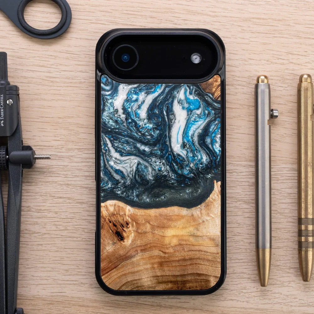 Holzhülle für iPhone Air, Bewood Unique Planets Erde - Image 3