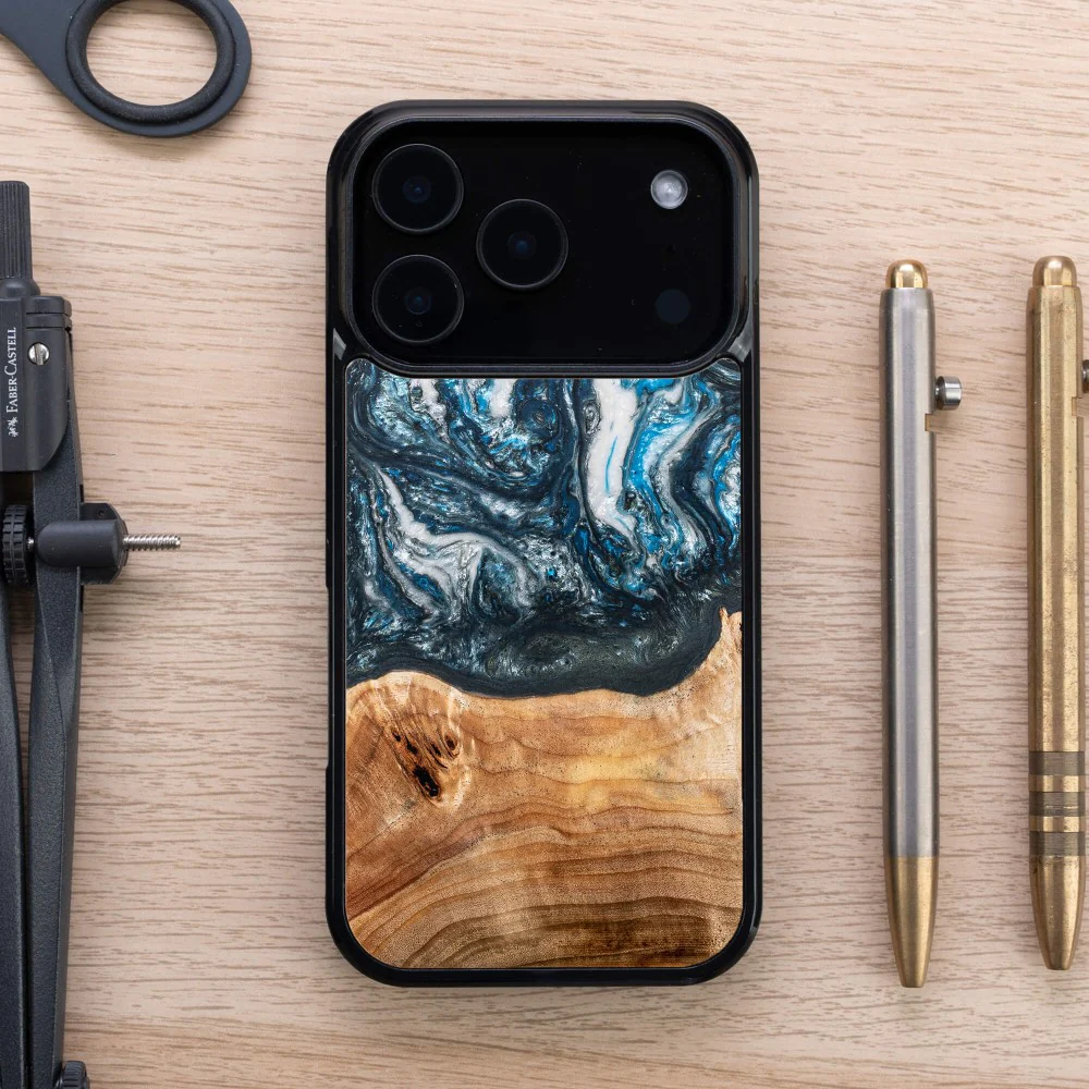 Holzhülle für iPhone 17 Pro, Bewood Unique Planets Erde - Image 3