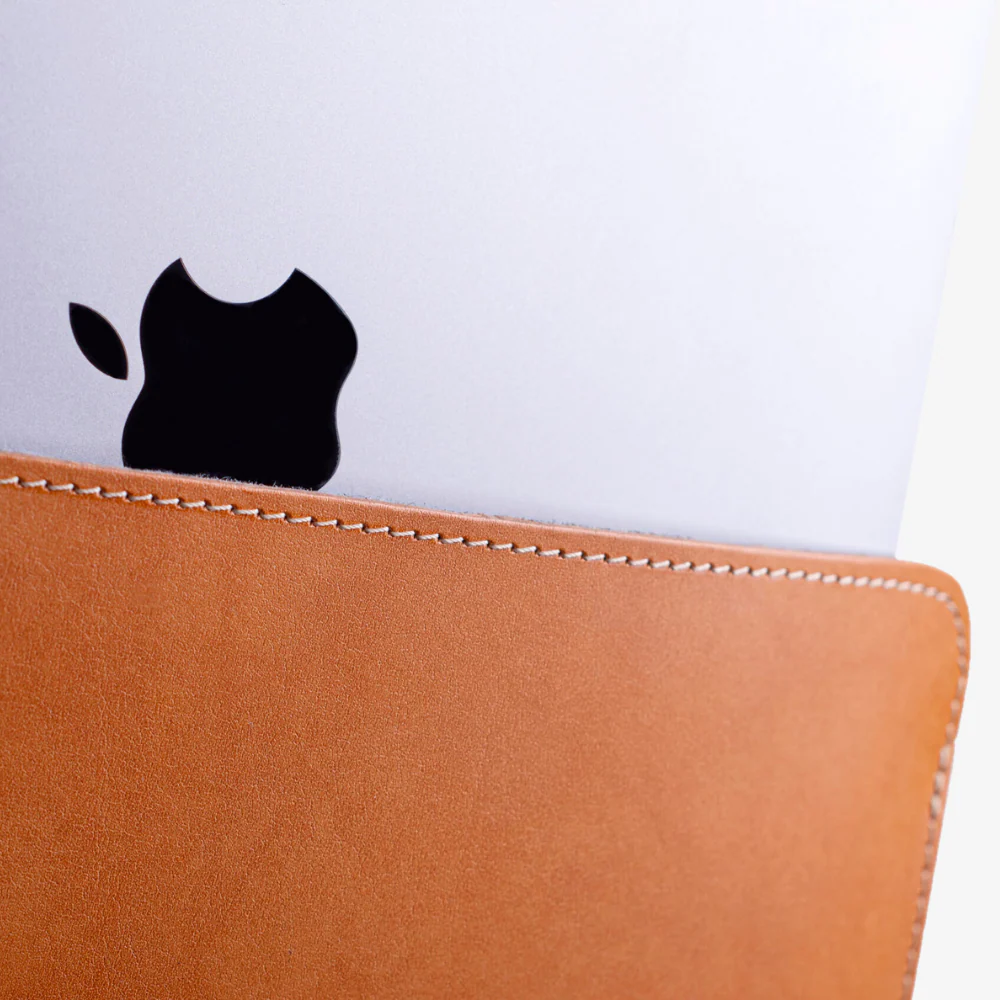 Hülle für MacBook Air 15" M3, Baltan Sleeve Premium, Braun - Image 4