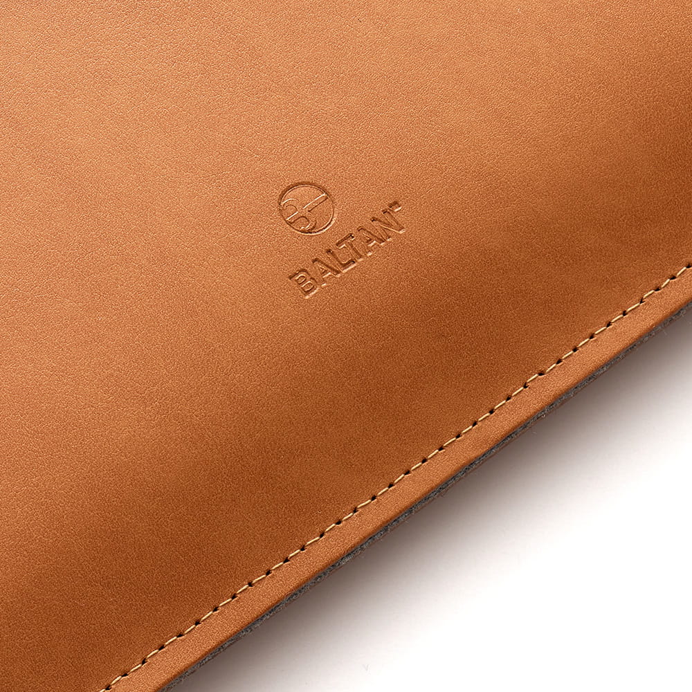 Hülle für MacBook Air 15" M3, Baltan Sleeve Premium, Braun - Image 5