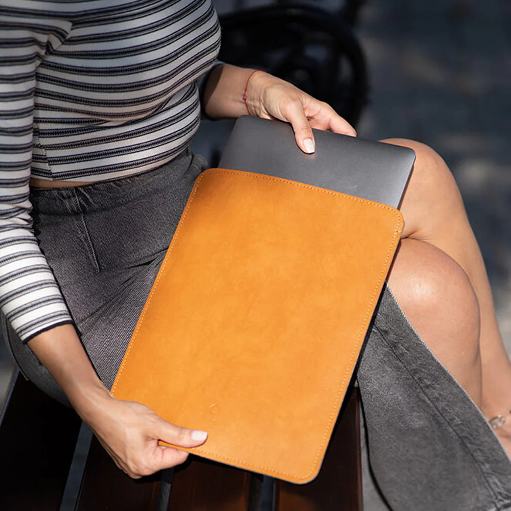 Hülle für MacBook Air 15" M3, Baltan Sleeve Premium, Braun - Image 6