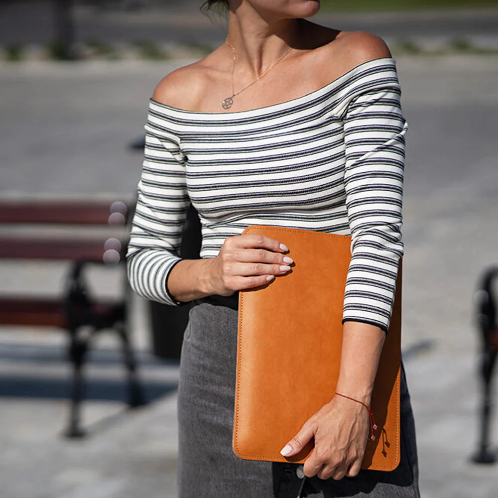 Hülle für MacBook Air 15" M3, Baltan Sleeve Premium, Braun - Image 7