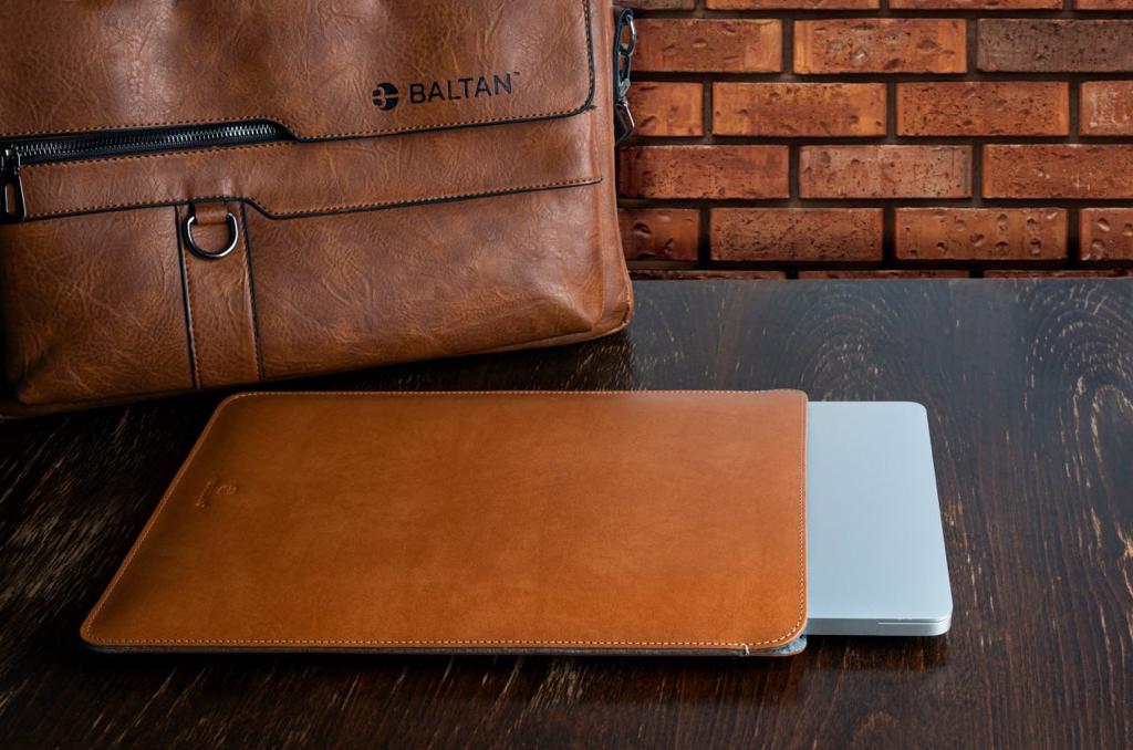 Hülle für MacBook Air 15" M3, Baltan Sleeve Premium, Braun - Image 8
