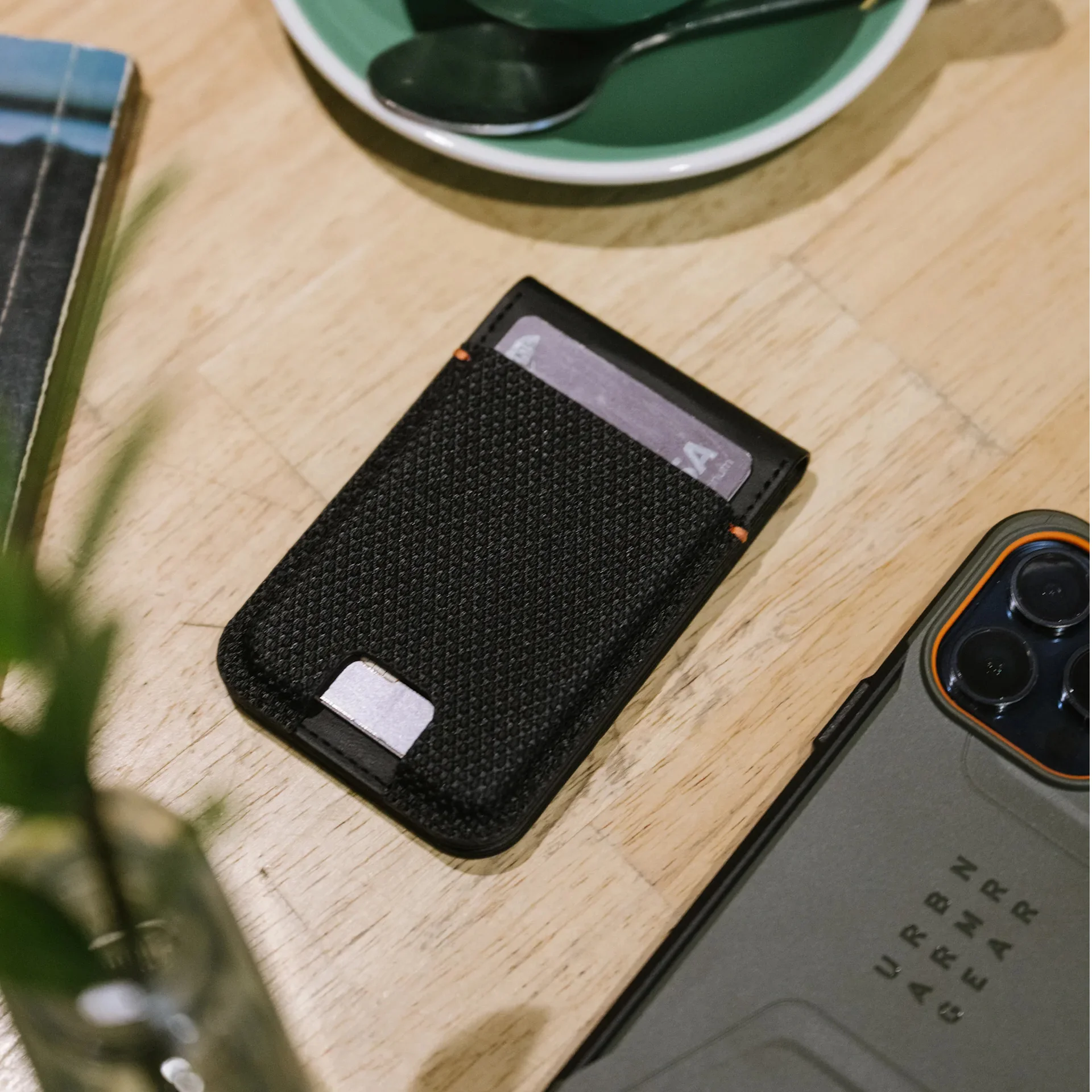 RFID-Kartenhülle Urban Armor Gear Metropolis Kevlar MagSafe Wallet, Schwarz - Image 9