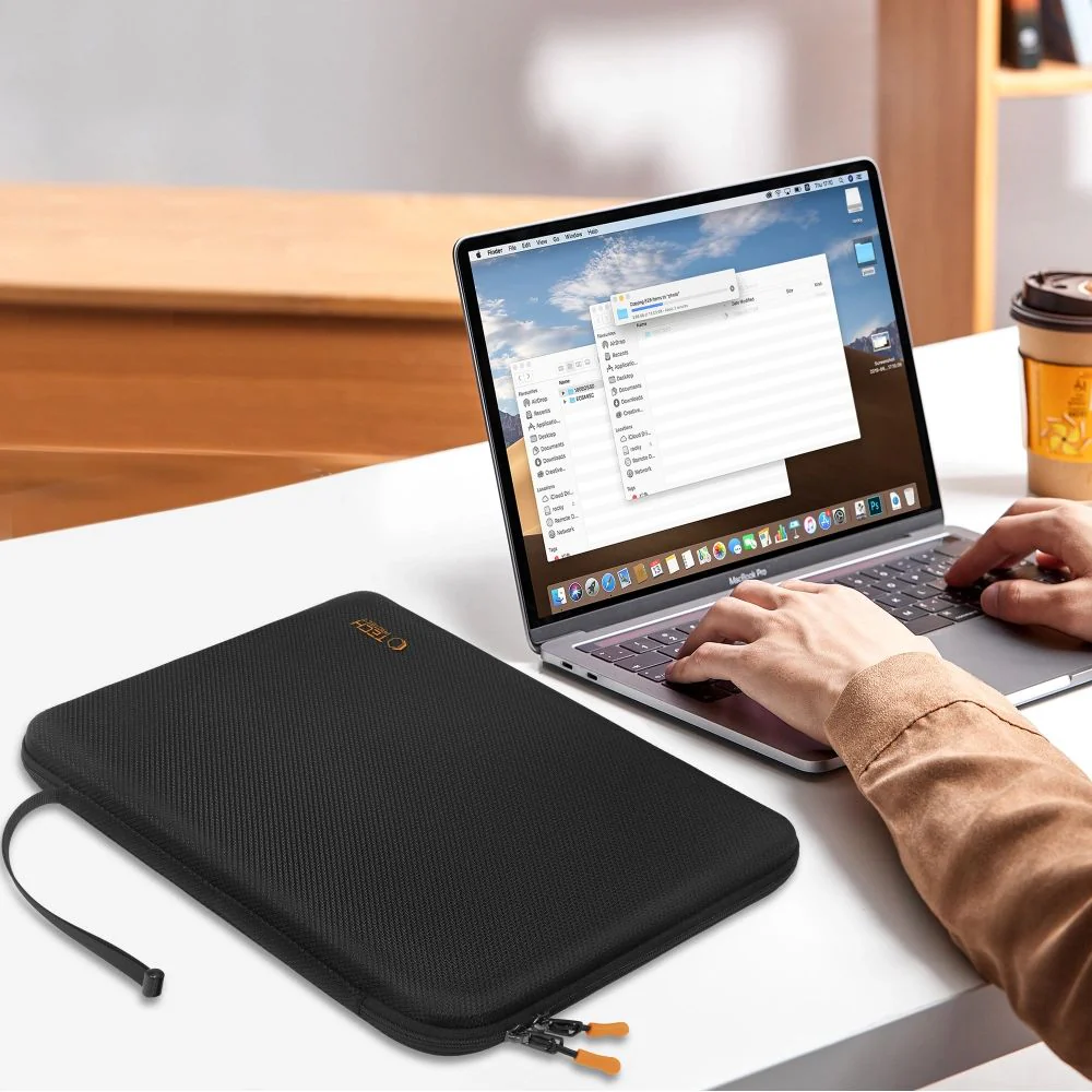 Schutzhülle für 13-14“ Laptop, Tech-Protect Hardpouch, Schwarz mit Orangen Elementen - Image 4