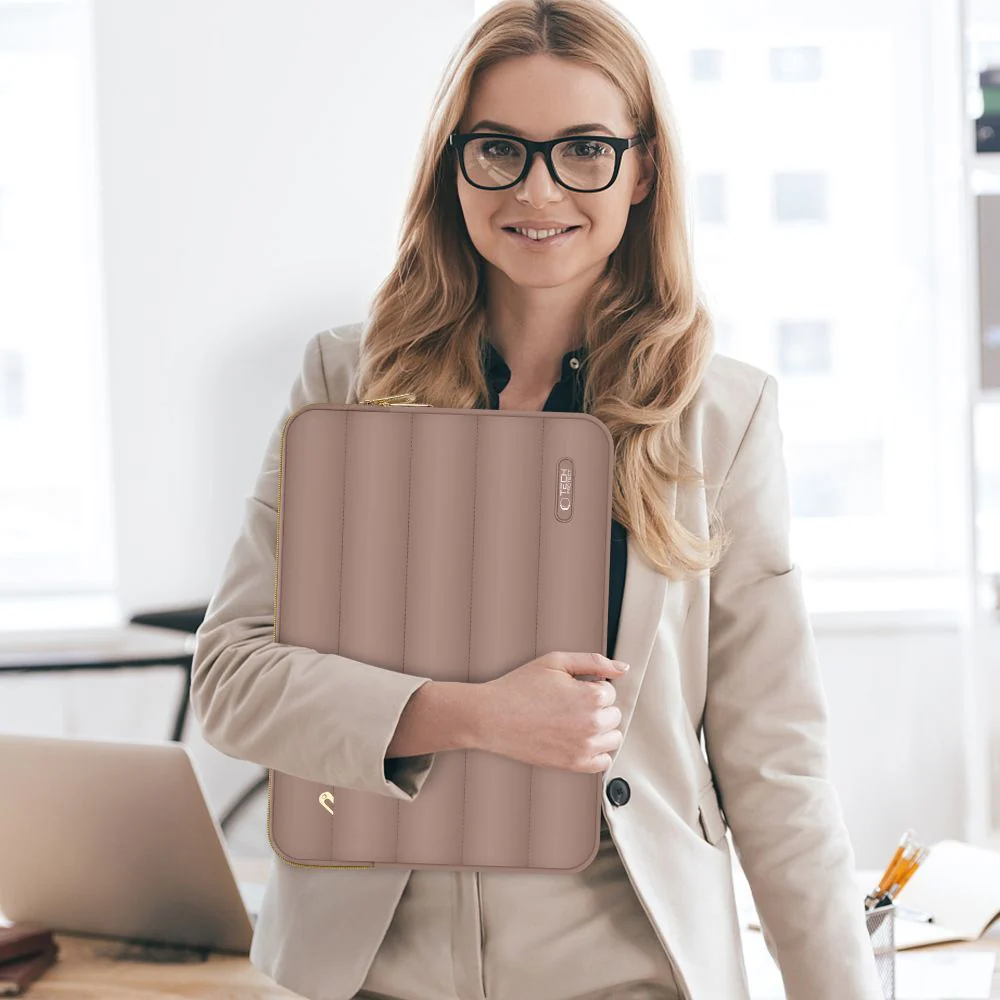 Schutzhülle für Laptop 15" - 16" + kleine Zubehörtasche, Tech-Protect Puffy, Braun - Image 7