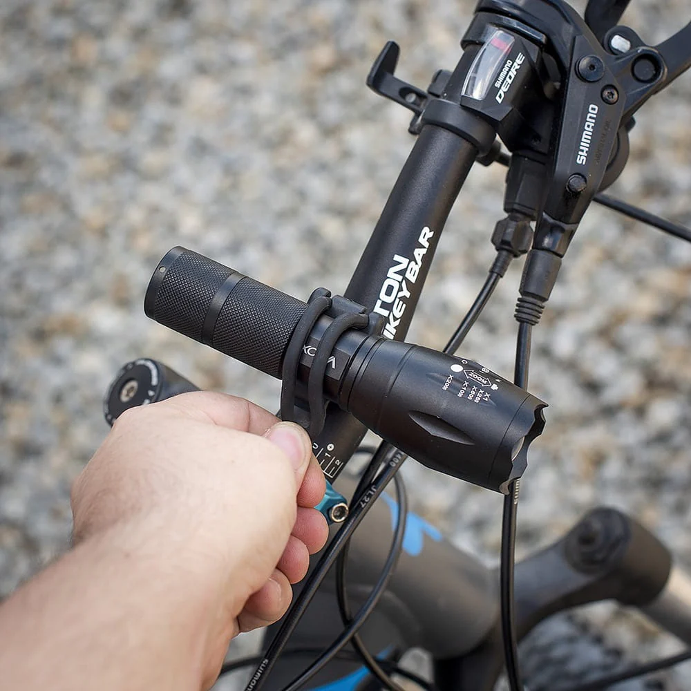 Universelle Fahrradhalterung für Taschenlampe am Lenker, Vayox VA0076, Schwarz - Image 6